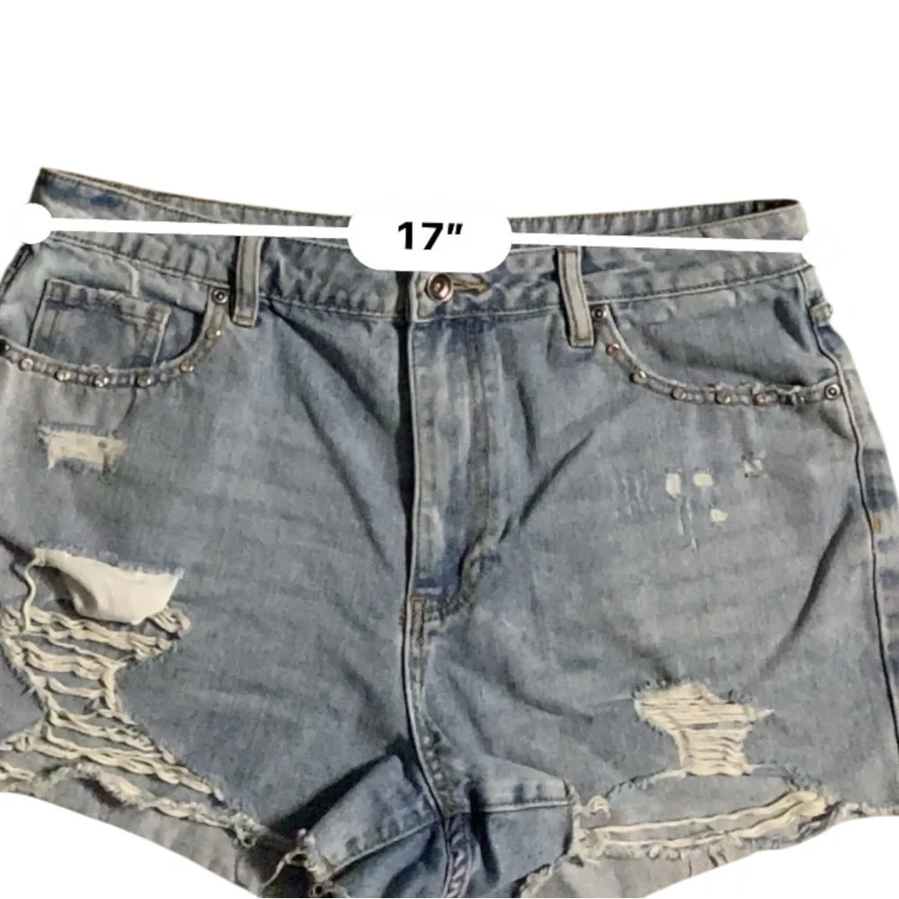 Hot Topic Distressed Skull Shorts - Picture 11 of 11